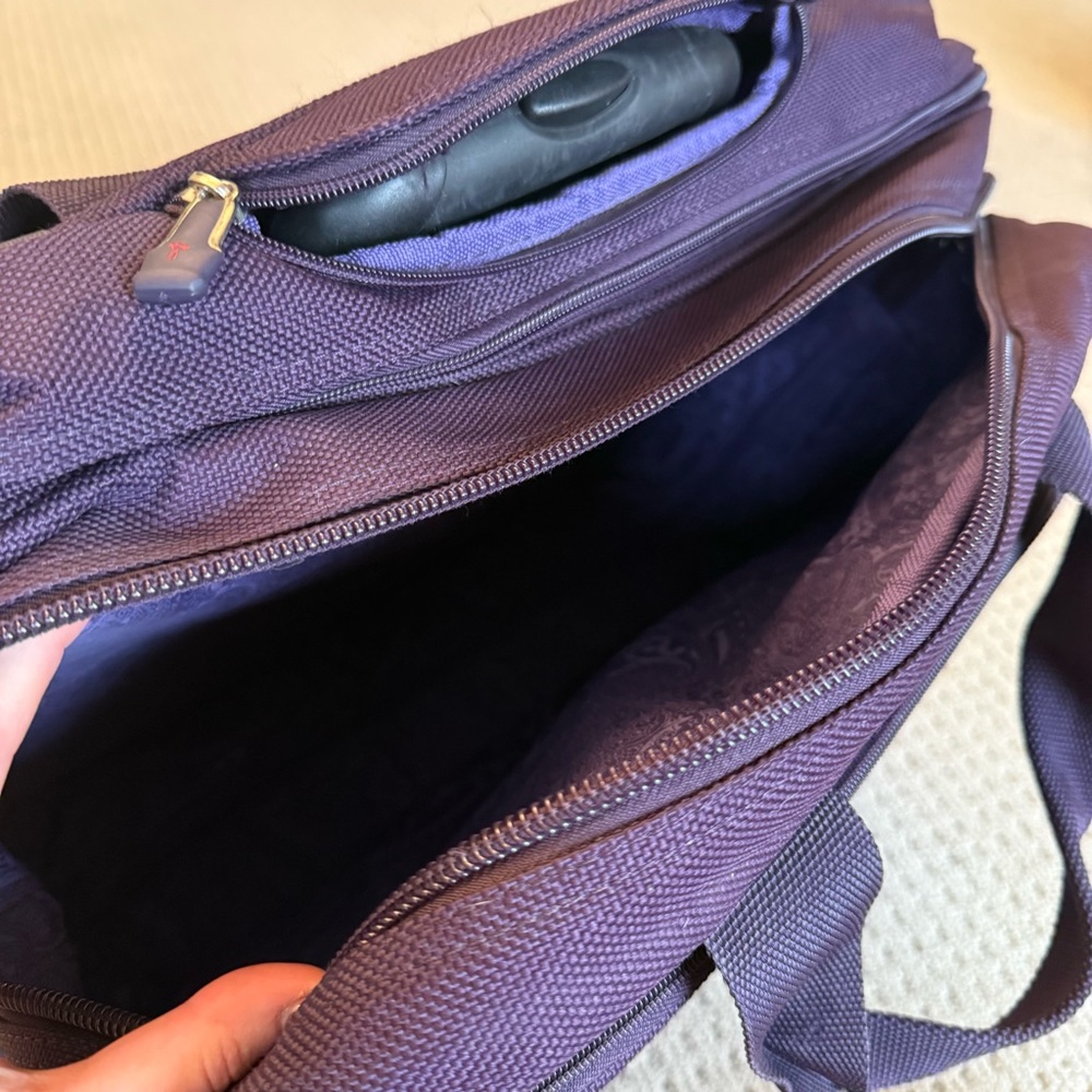Ricardo Dark Purple Overnight Travel Bag - Picture 4 of 6